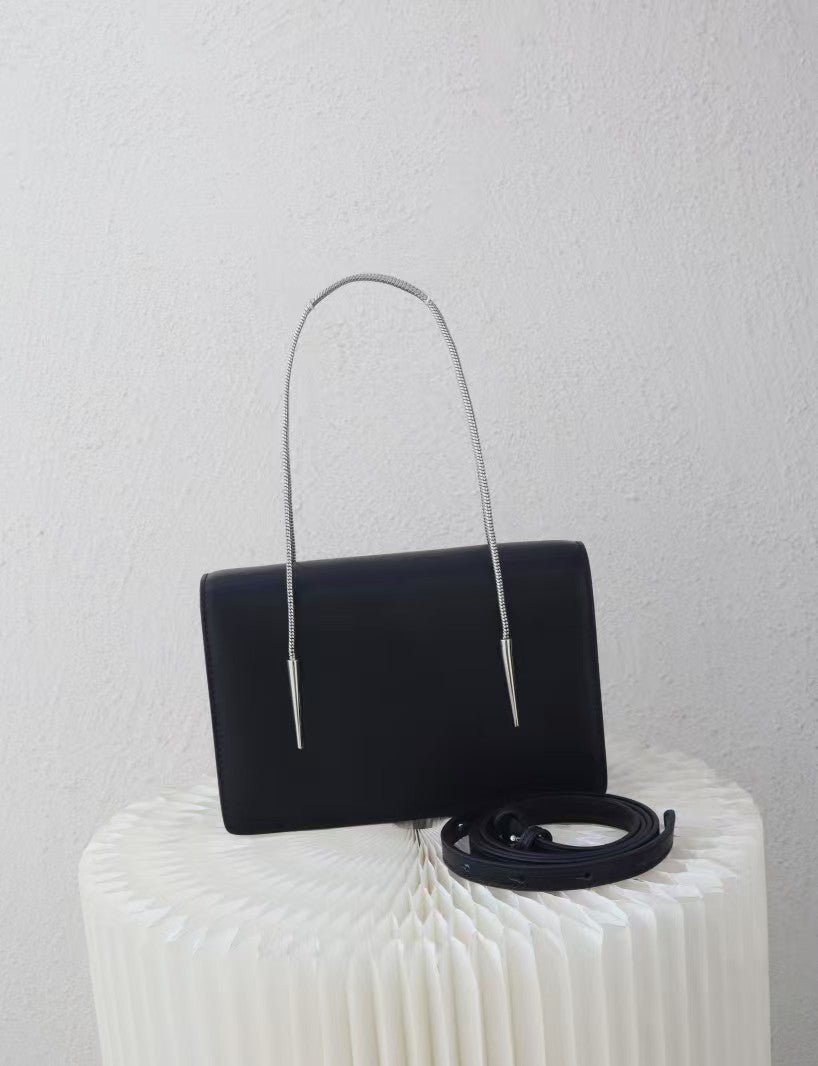 Chic Tan Leather Crossbody Bag with Silver Chain RM0007