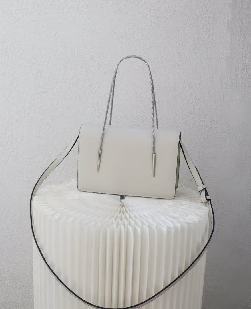 Chic Tan Leather Crossbody Bag with Silver Chain RM0007