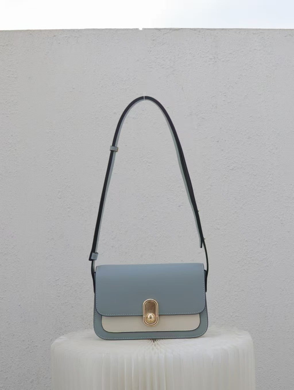 Chic Leather Shoulder Bag with Gold Accent RM0006