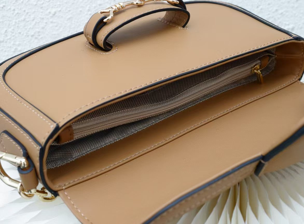 Elegant Tan Leather Crossbody Bag with Chain Detailing RM0005
