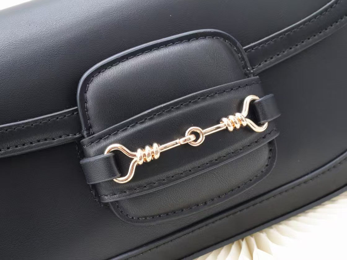 Elegant Tan Leather Crossbody Bag with Chain Detailing RM0005