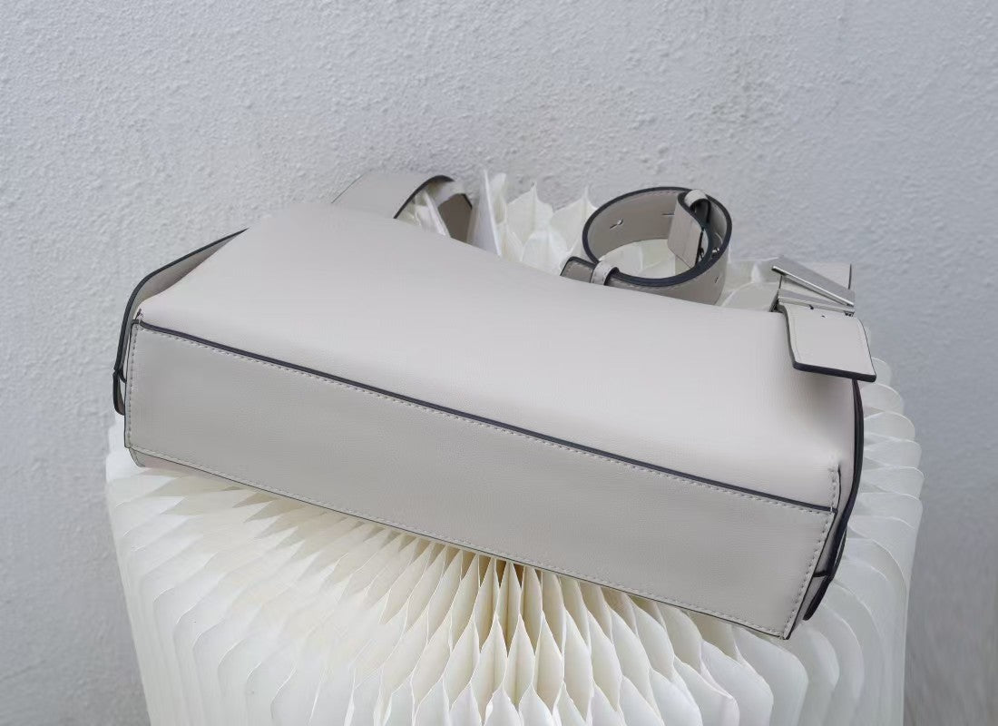Stylish Tan Leather Crossbody Bag RM0004