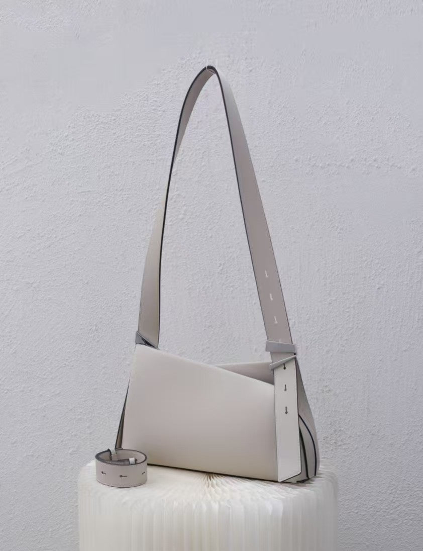 Stylish Tan Leather Crossbody Bag RM0004
