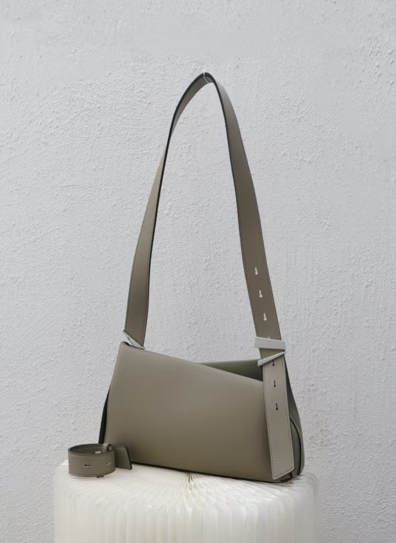 Stylish Tan Leather Crossbody Bag RM0004