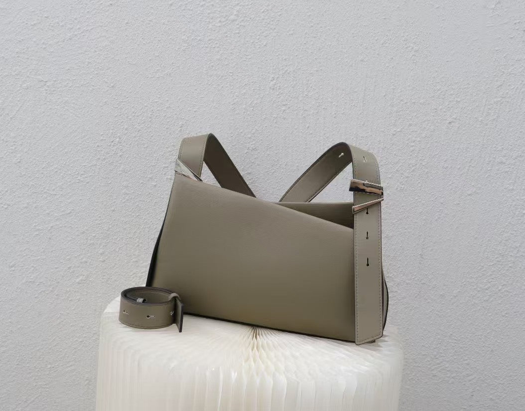 Stylish Tan Leather Crossbody Bag RM0004