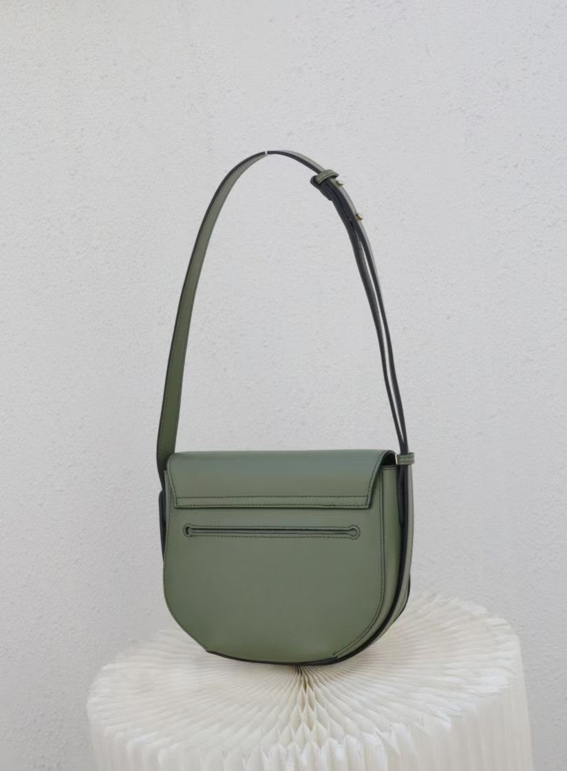 Stylish Tan Leather Saddle Bag RM0002