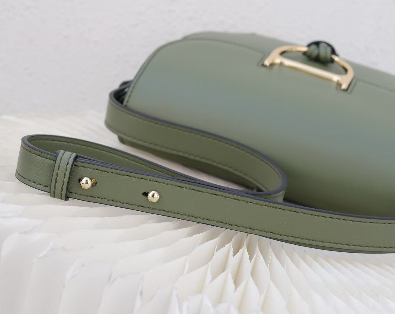 Stylish Tan Leather Saddle Bag RM0002