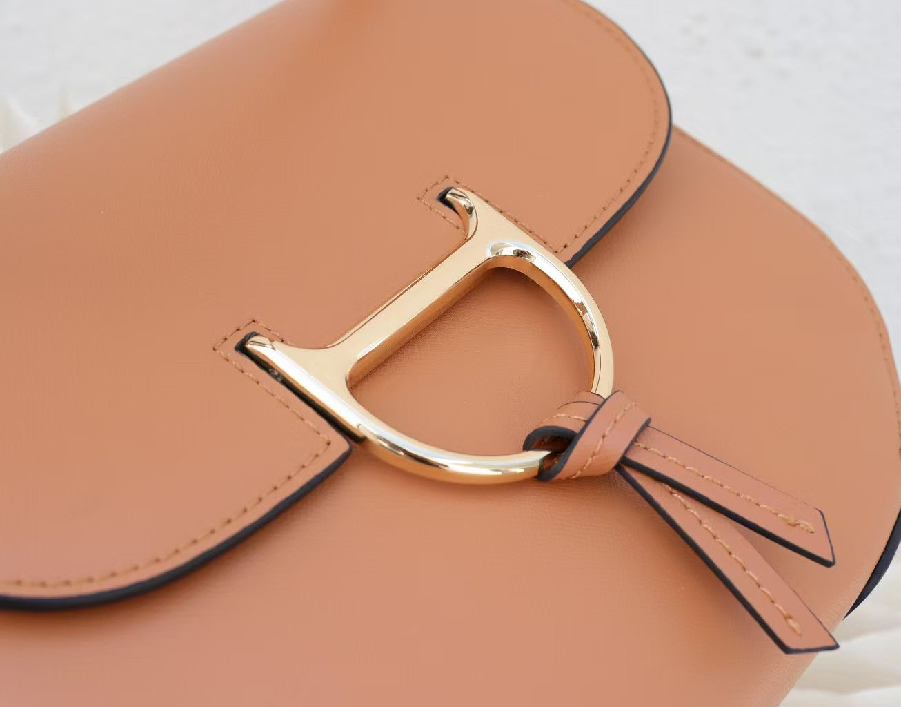 Stylish Tan Leather Saddle Bag RM0002