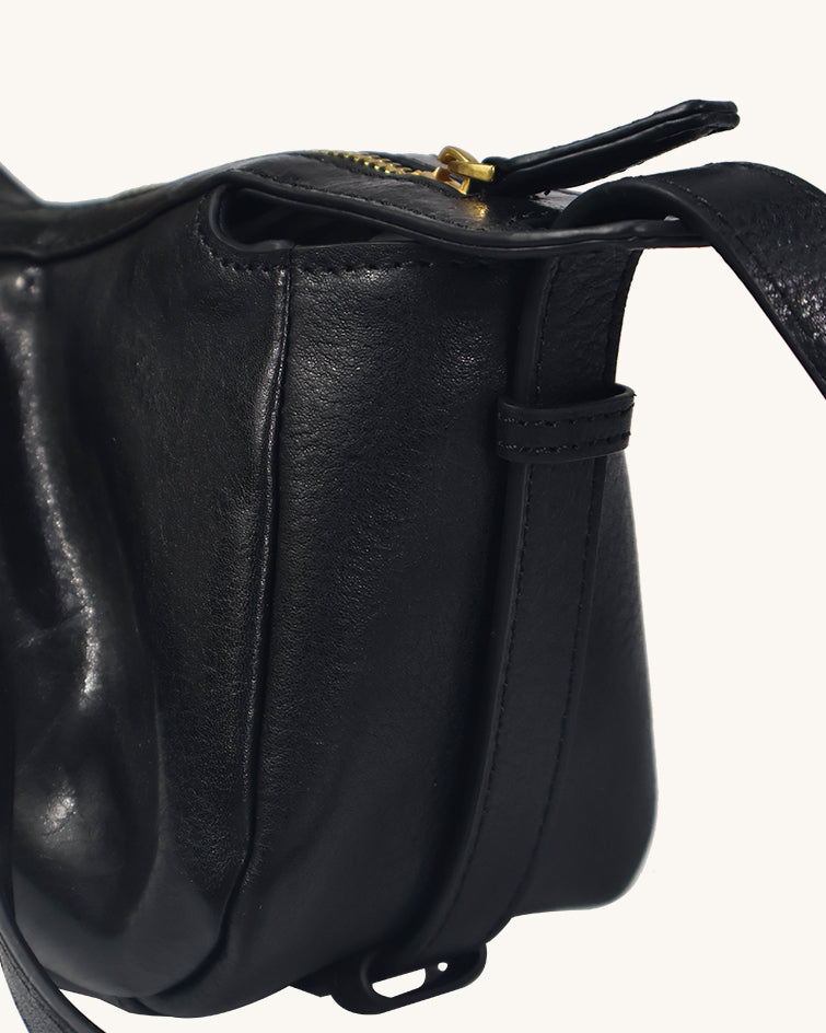 L-0016 Vintage-Inspired Black Leather Crossbody Bag