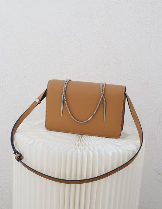Chic Tan Leather Crossbody Bag with Silver Chain RM0007