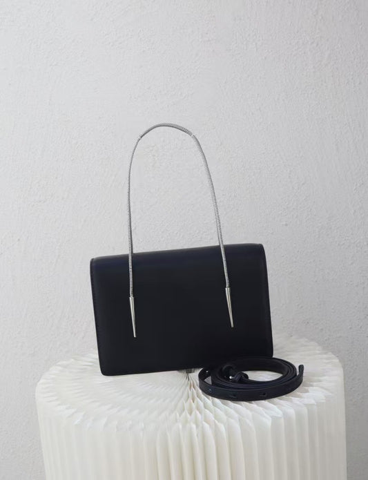 Chic Tan Leather Crossbody Bag with Silver Chain RM0007
