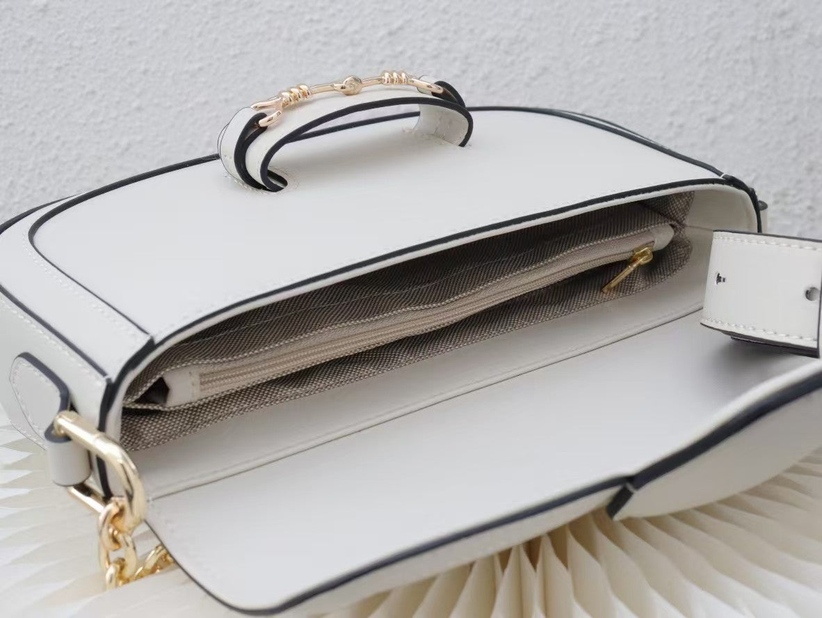 Elegant Tan Leather Crossbody Bag with Chain Detailing RM0005