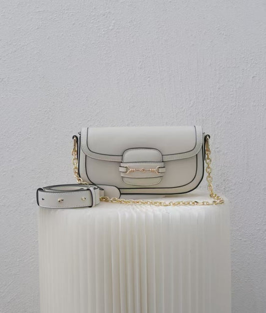 Elegant Tan Leather Crossbody Bag with Chain Detailing RM0005