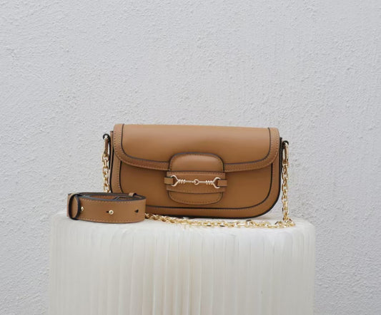 Elegant Tan Leather Crossbody Bag with Chain Detailing RM0005
