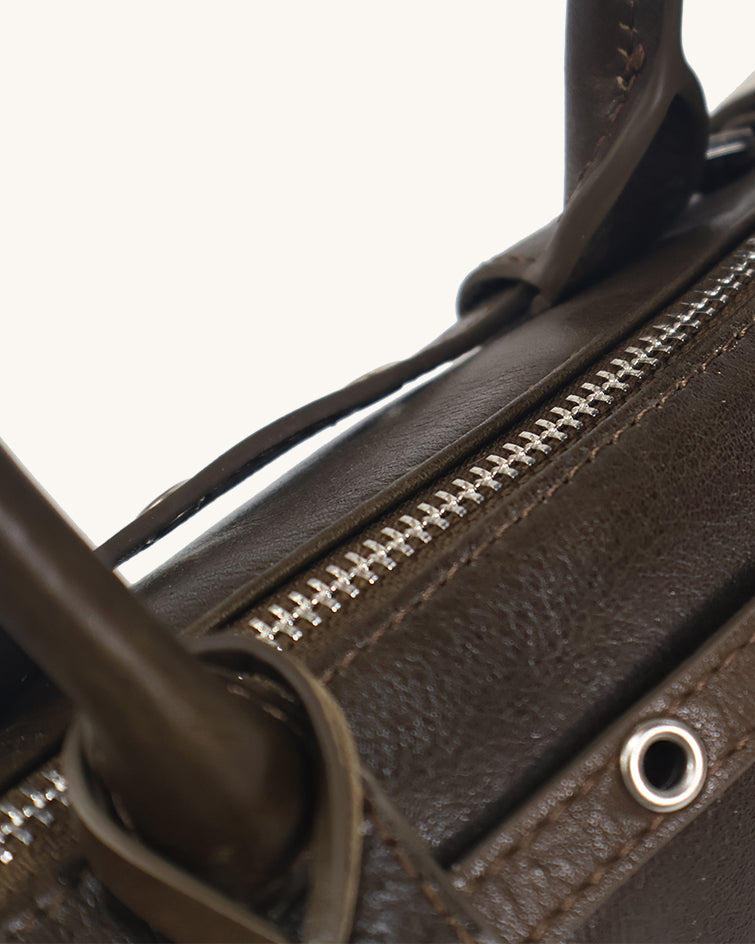 L-0005 Vintage Inspired Leather Barrel Bag Timeless Style for Every Occasion