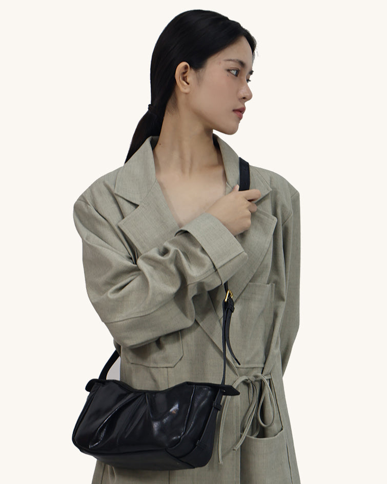 L-0016 Vintage-Inspired Black Leather Crossbody Bag